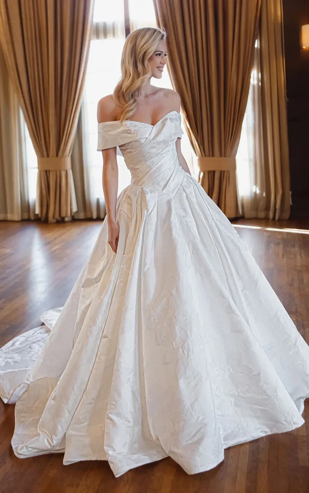 Essense of Australia D4604 Wedding Dress